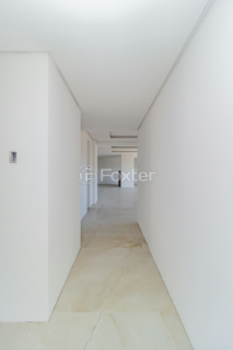 Image 8 - 856895
