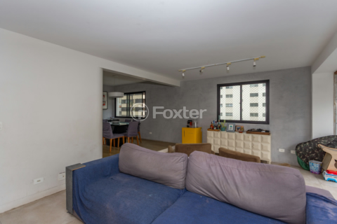 Image 7 - 856952