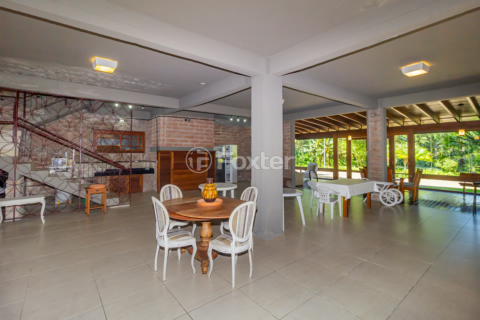 Image 3 - 857366