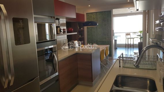 Image 8 - 857684