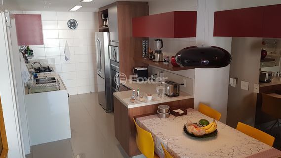 Image 6 - 857684