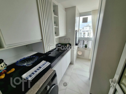 Image 7 - 857944