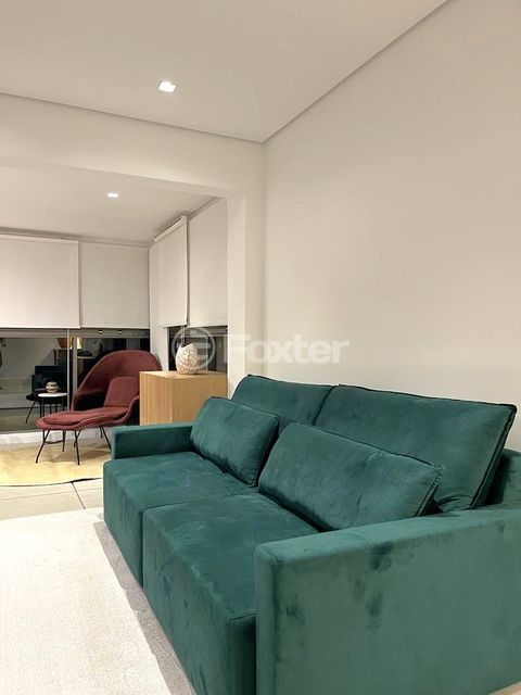 Image 6 - 858003