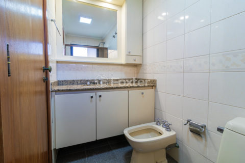 Image 21 - 858015