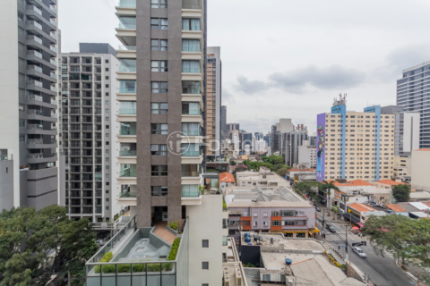 Image 6 - 858028