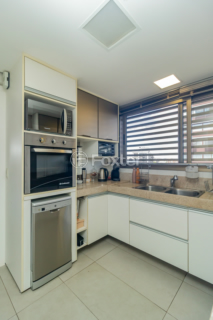 Image 32 - 858167