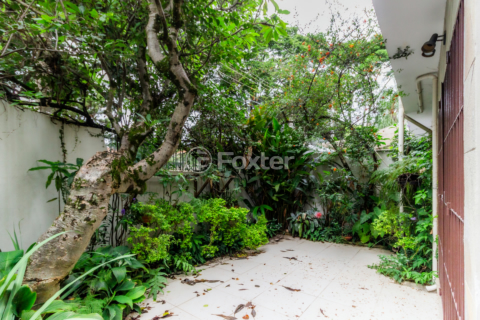 Image 6 - 858246