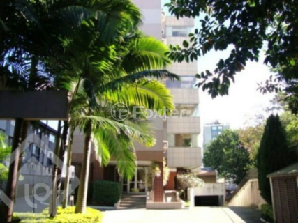 Image 22 - 858949