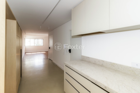 Image 21 - 858955
