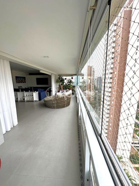 Image 5 - 859226
