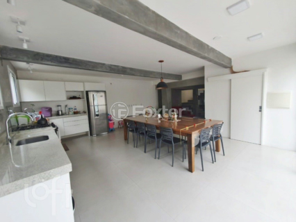 Image 4 - 859813