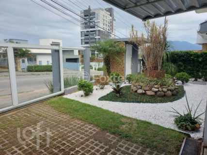 Image 32 - 861273