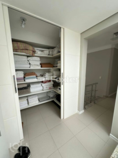 Image 10 - 863077