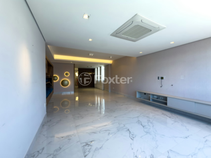 Image 4 - 864112