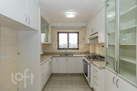 Image 32 - 866558