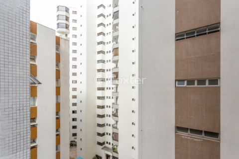 Image 17 - 866997
