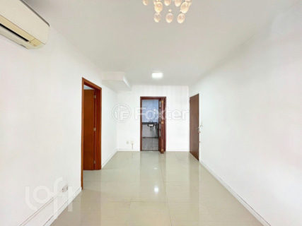 Image 10 - 867332