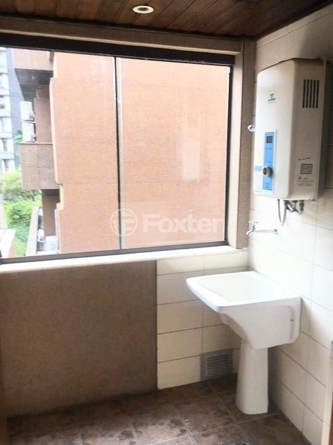 Image 10 - 867911