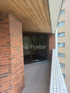 Image 8 - 868046