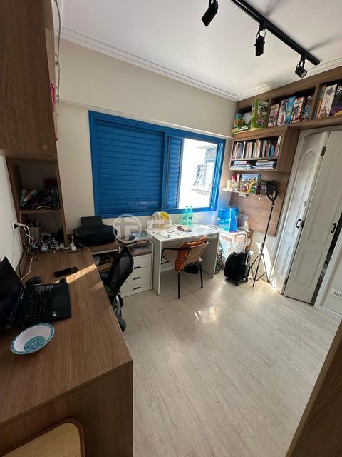 Image 13 - 868871
