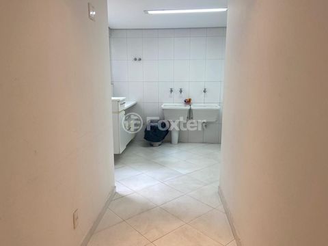 Image 4 - 869682