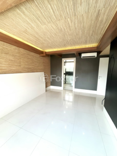 Image 9 - 869921