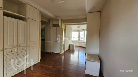 Image 32 - 870031