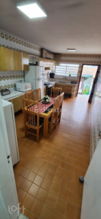 Image 4 - 870714