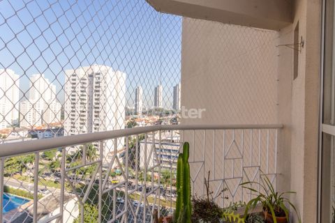 Image 6 - 870995