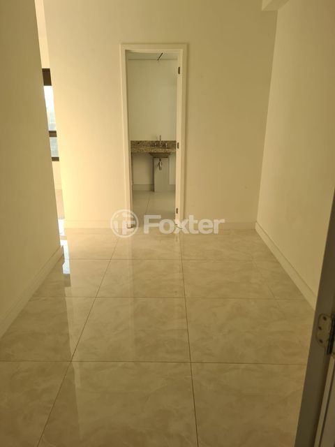 Image 31 - 872231