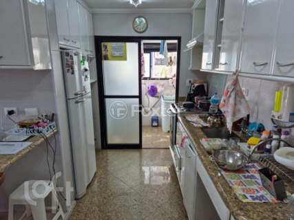 Image 4 - 872502