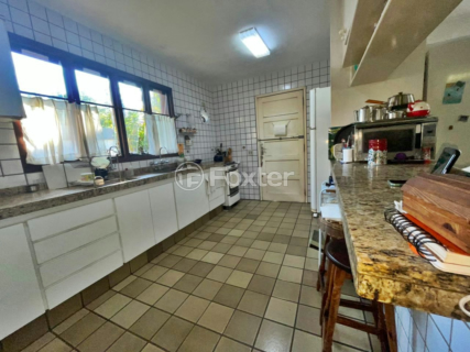 Image 6 - 872993