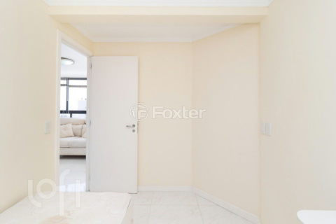 Image 21 - 873747