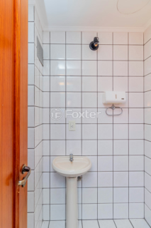 Image 17 - 874036