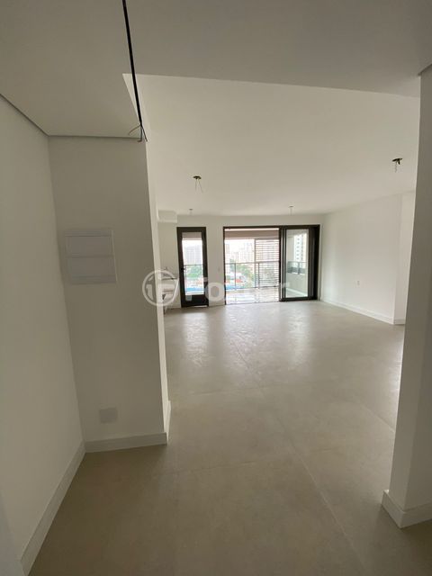 Image 6 - 874083