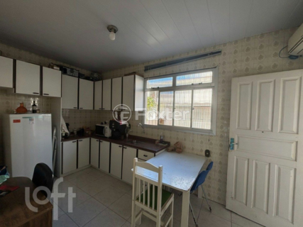 Image 11 - 874442