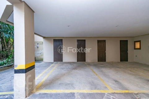 Image 33 - 874680
