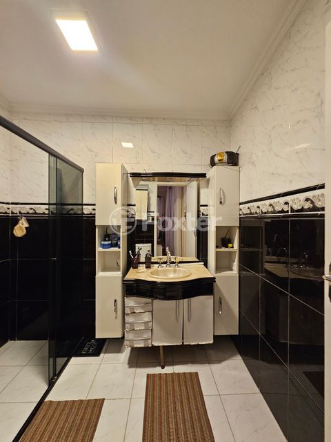 Image 7 - 874880