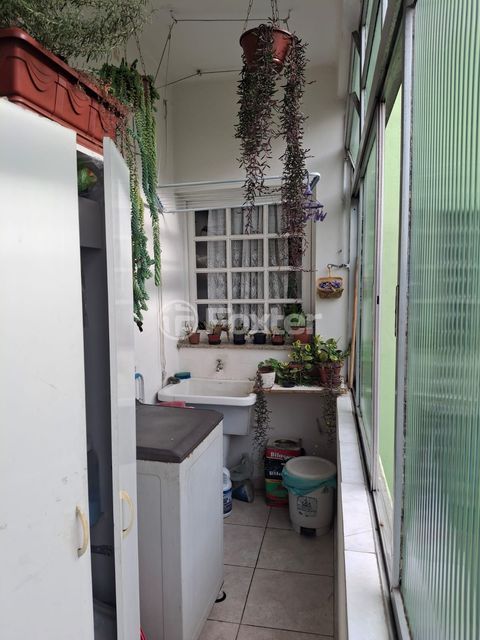 Image 21 - 874885