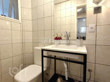 Image 10 - 875016