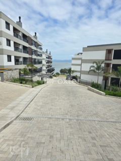 Image 19 - 875034