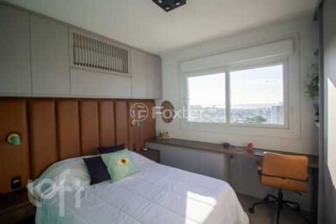 Image 30 - 875037