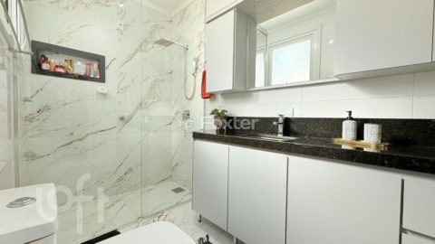 Image 19 - 875135