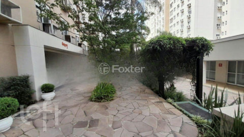 Image 27 - 875185
