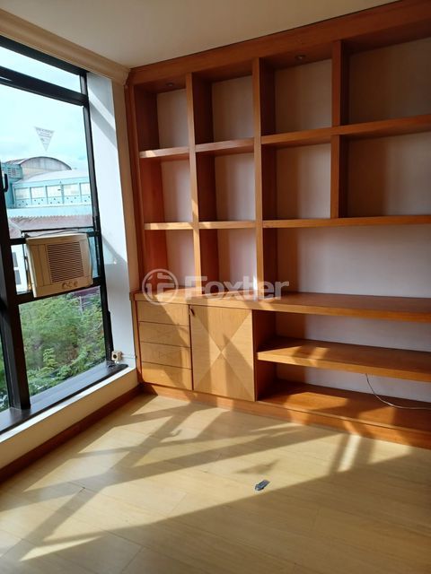 Image 6 - 875207