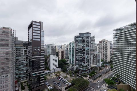 Image 12 - 875371