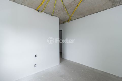 Image 17 - 875371