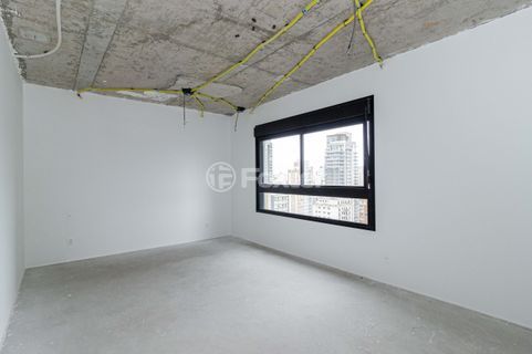 Image 36 - 875371