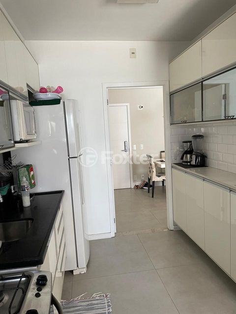 Image 7 - 875452