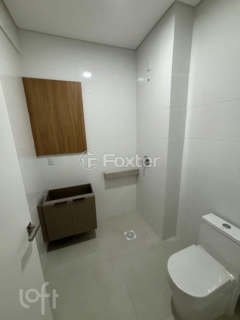 Image 7 - 875597